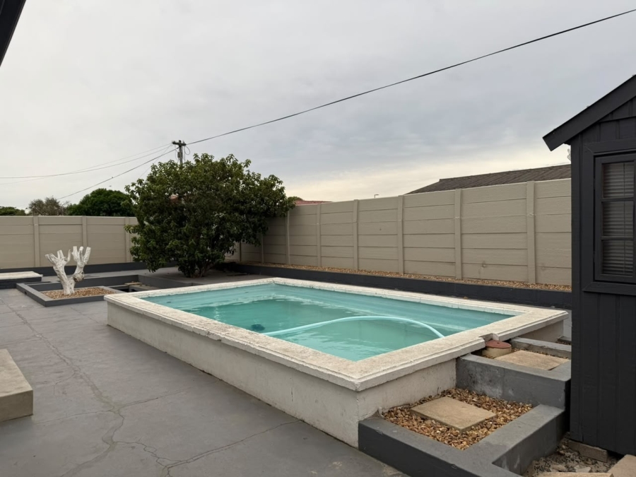 To Let 3 Bedroom Property for Rent in Bothasig Western Cape